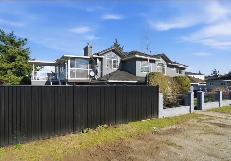 13155 110 AVENUE - photo 2 of 25