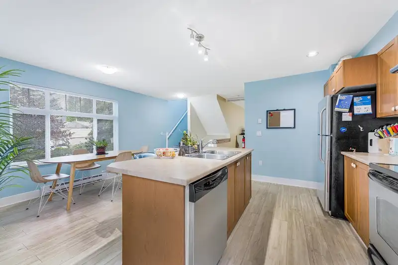 171 16177 83 AVENUE - photo 4 of 21