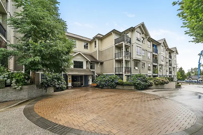 411 13897 FRASER HIGHWAY - photo 1 of 19