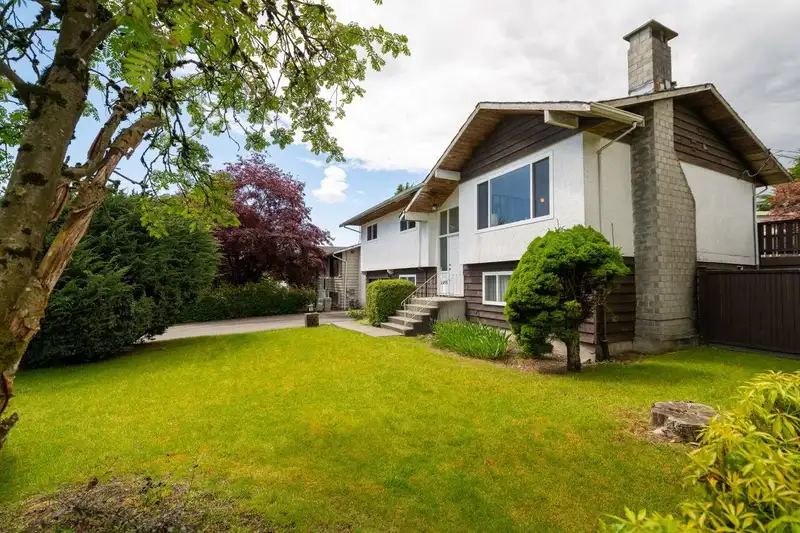 11499 79 AVENUE - photo 1 of 34