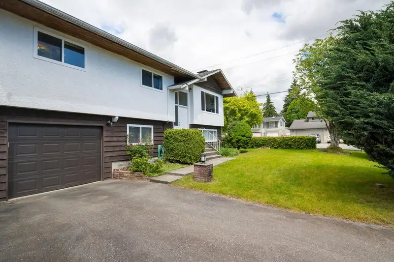 11499 79 AVENUE - photo 3 of 34