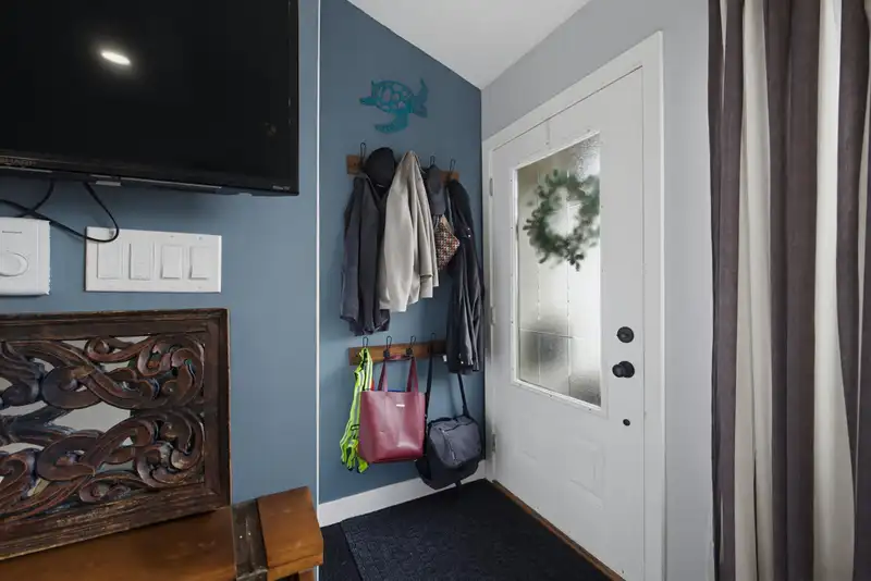 4716 48B STREET - photo 3 of 33