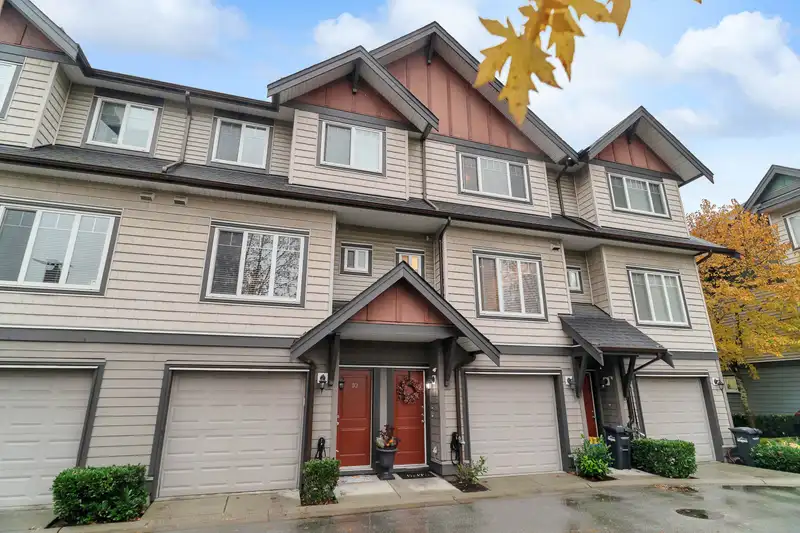 9 22386 SHARPE AVENUE - photo 3 of 28