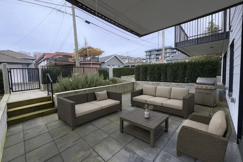 110 2235 E BROADWAY - photo 4 of 9