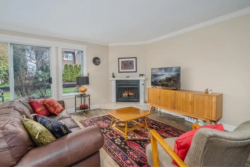 31 12331 PHOENIX DRIVE - photo 3 of 25