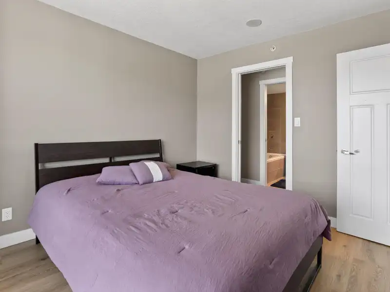 2102 2978 GLEN DRIVE - photo 3 of 35