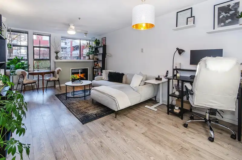 314 345 LONSDALE AVENUE - photo 1 of 31