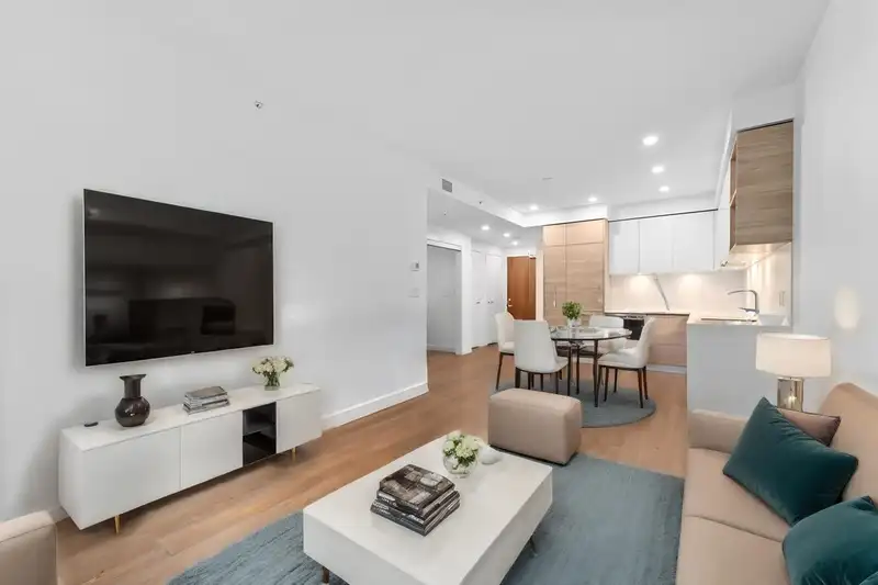 603 595 AUSTIN AVENUE - photo 2 of 25