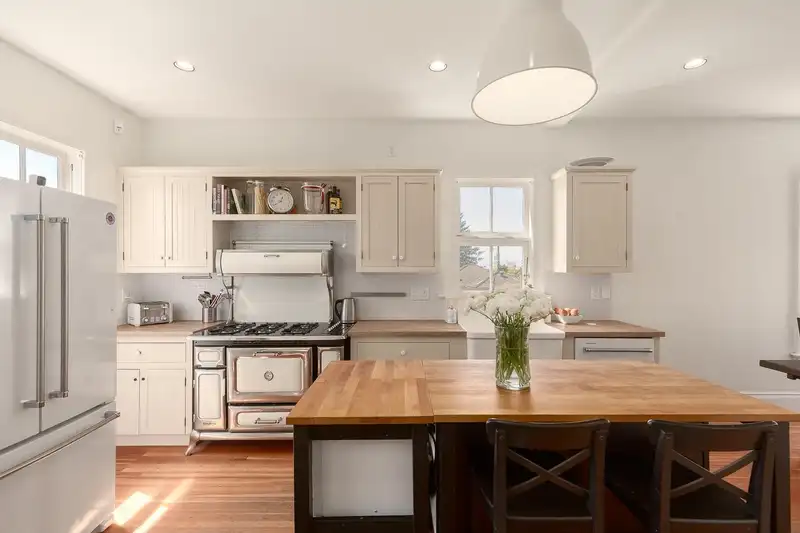 218 BURR STREET - photo 4 of 27