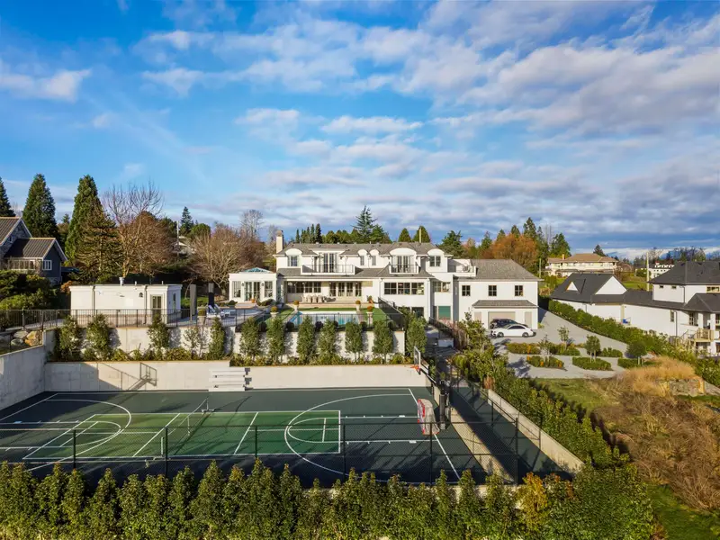 18238 20 AVENUE - photo 2 of 25