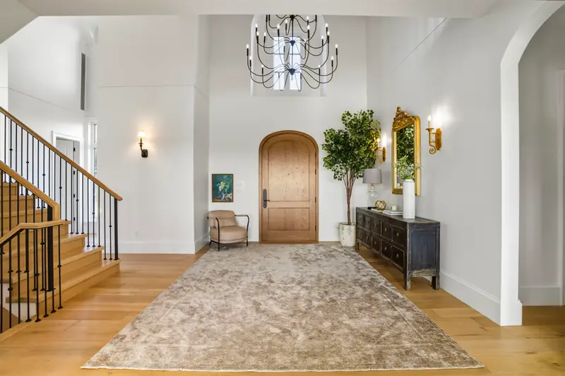 18238 20 AVENUE - photo 4 of 25