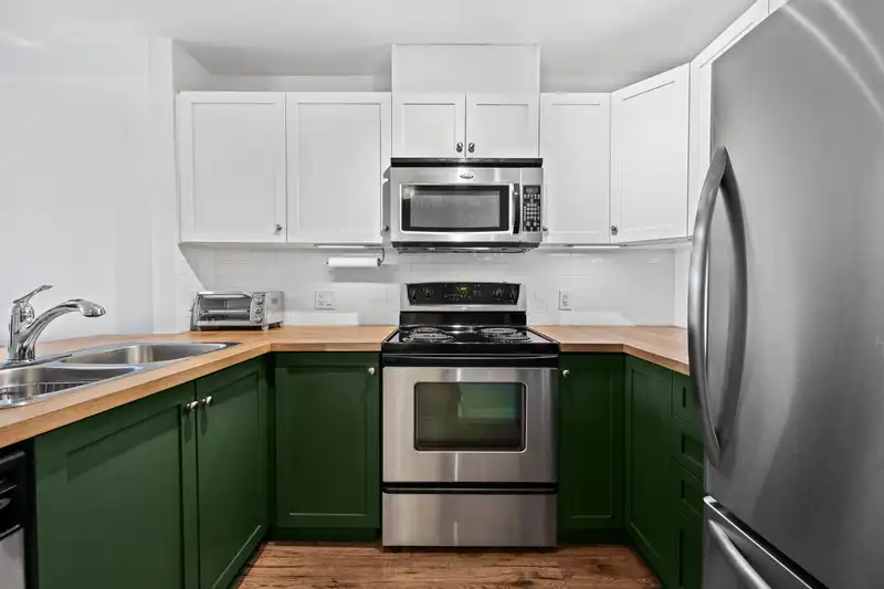 312 315 KNOX STREET - photo 2 of 37