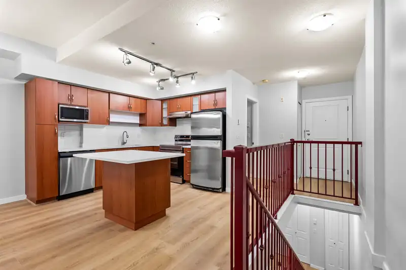104 160 SHORELINE CIRCLE - photo 4 of 31