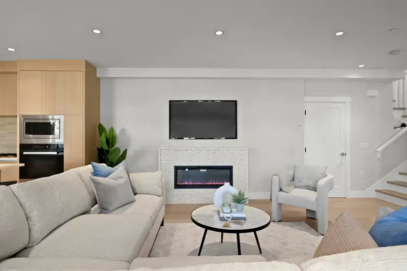 1060 W 15TH AVENUE - photo 4 of 19