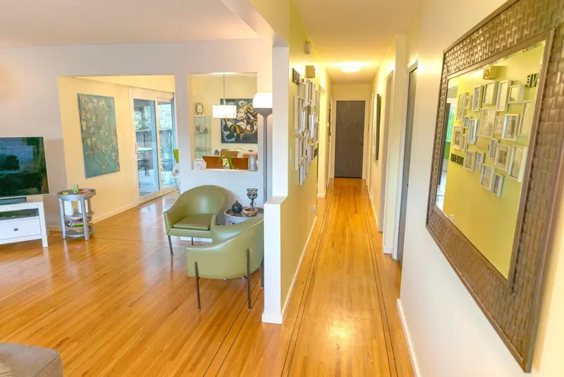 21776 MOUNTAINVIEW CRESCENT - photo 4 of 25