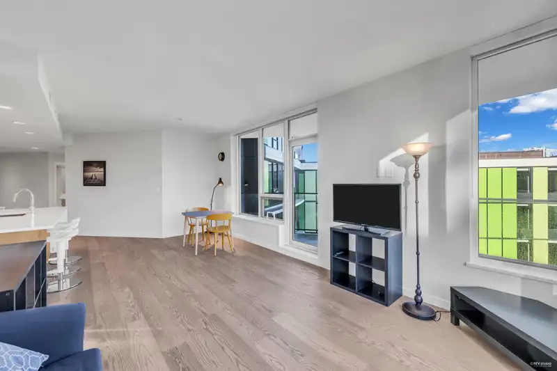 606 3533 ROSS DRIVE - photo 3 of 33
