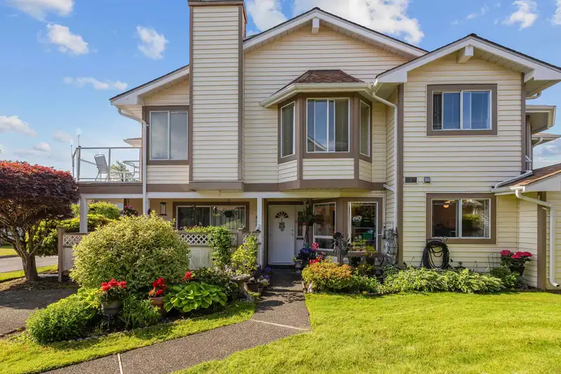 39 9271 122ND STREET - photo 1 of 12