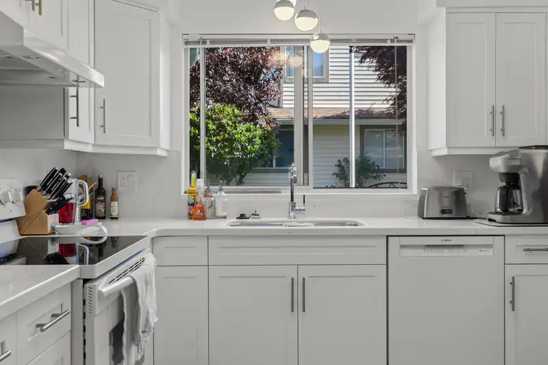 39 9271 122ND STREET - photo 4 of 12