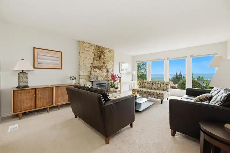 2563 ASHURST AVENUE - photo 2 of 40