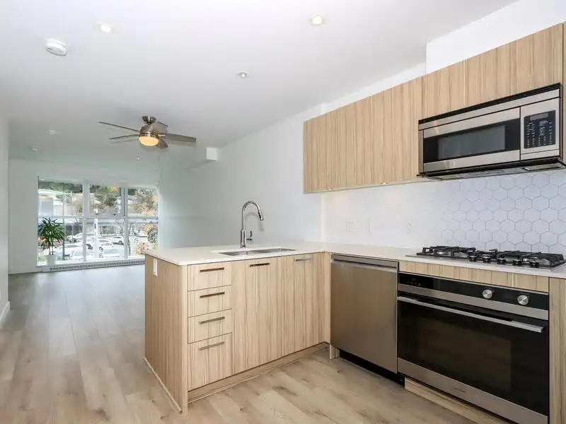 216 1061 MARINE DRIVE - photo 2 of 22