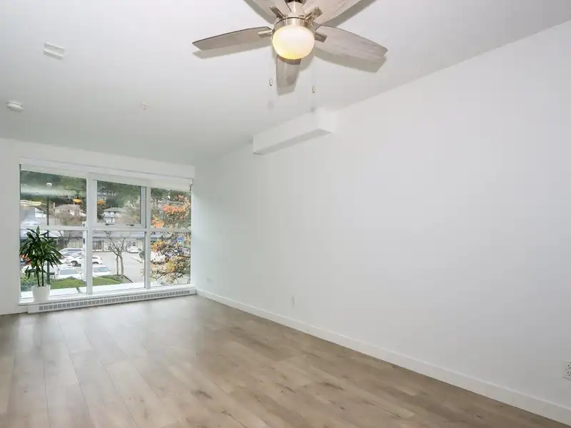 216 1061 MARINE DRIVE - photo 3 of 22