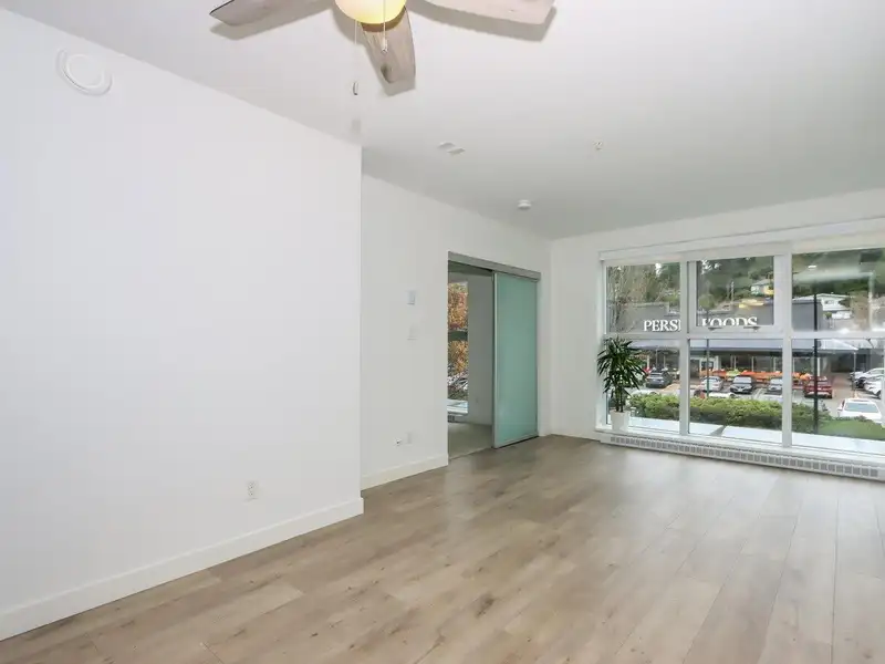 216 1061 MARINE DRIVE - photo 4 of 22