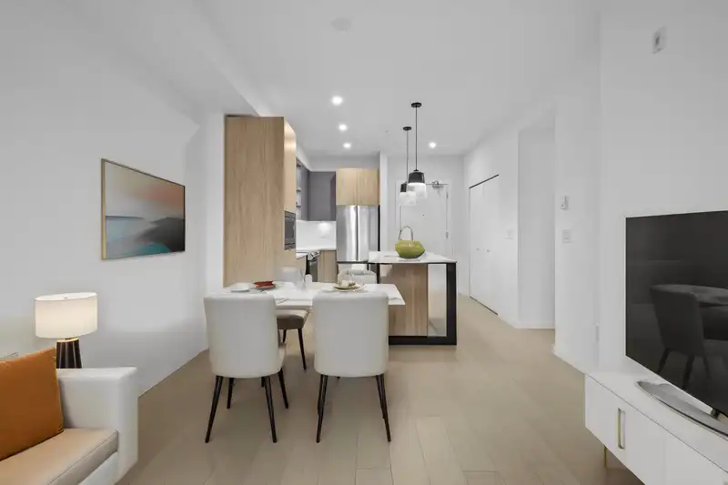 510 20695 EASTLEIGH CRESCENT - photo 2 of 29