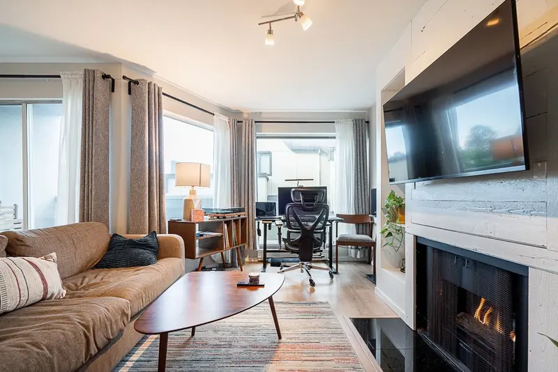 2 973 W 7TH AVENUE - photo 2 of 22