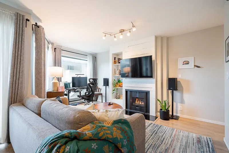 2 973 W 7TH AVENUE - photo 3 of 22