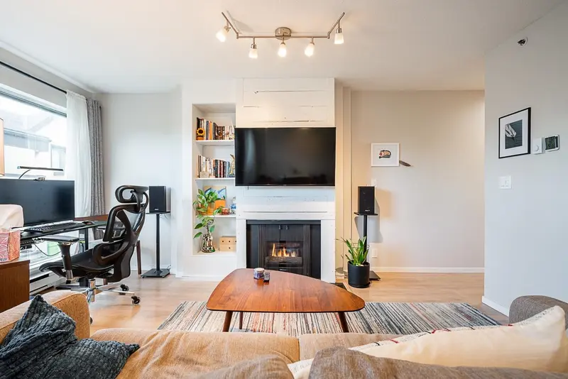 2 973 W 7TH AVENUE - photo 4 of 22