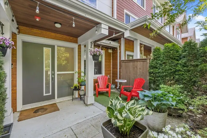 20 2958 159 STREET - photo 1 of 37