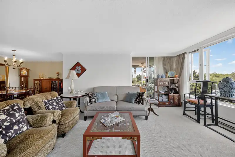 802 5425 YEW STREET - photo 4 of 17