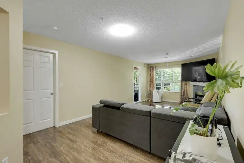 233 8068 120A STREET - photo 2 of 28