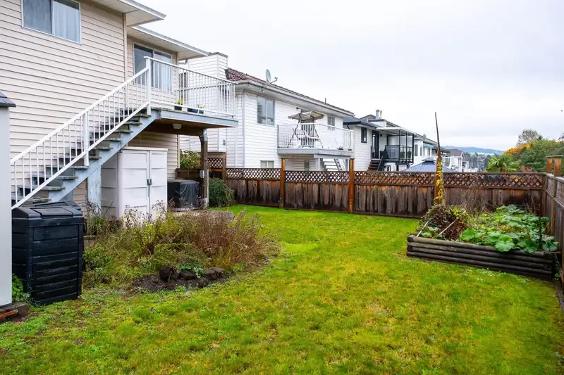 4260 GRAVELEY STREET - photo 4 of 8