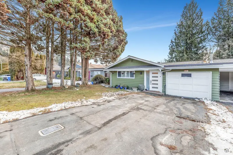 2744 SANDON DRIVE - photo 2 of 24