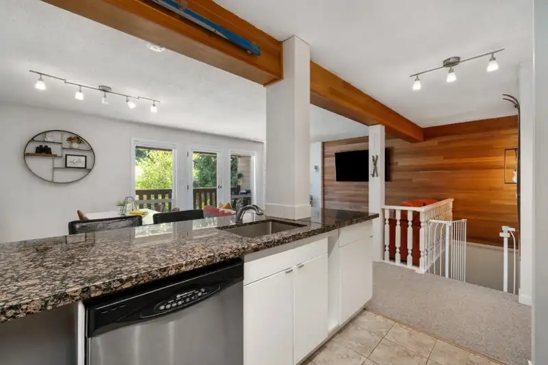 3 8138 CEDAR SPRINGS ROAD - photo 4 of 20
