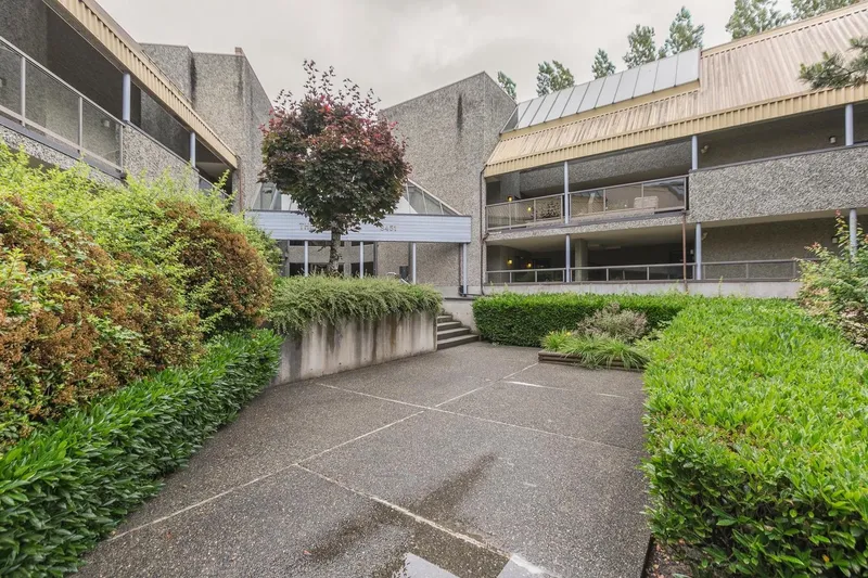 127 8451 WESTMINSTER HIGHWAY - photo 1 of 4