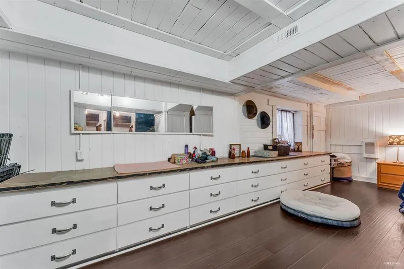 20288 43A AVENUE - photo 3 of 18