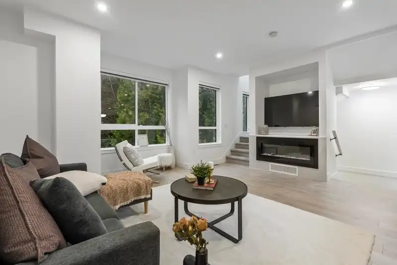 32 13895 64 AVENUE - photo 3 of 39