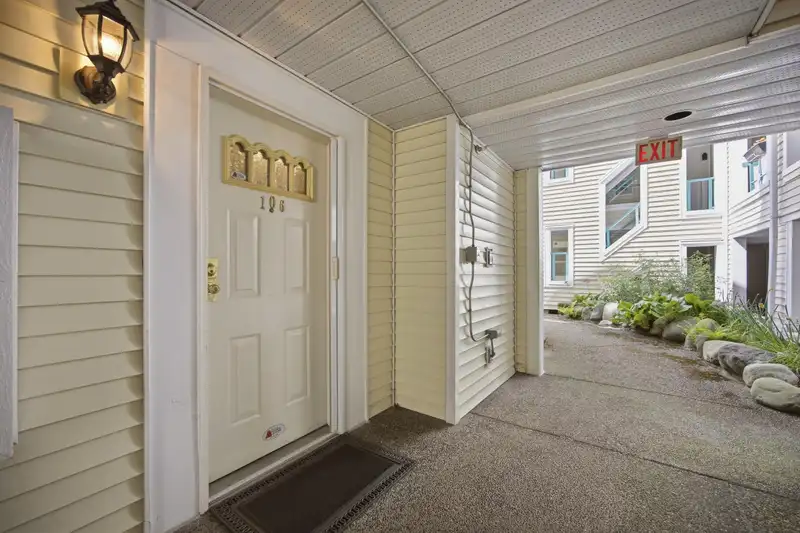 106 735 W 15TH AVENUE - photo 4 of 23