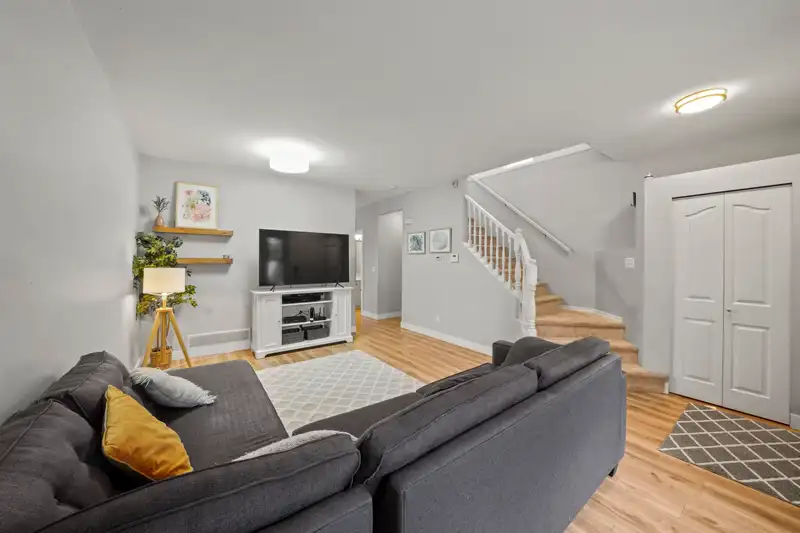 24369 101 AVENUE - photo 4 of 28