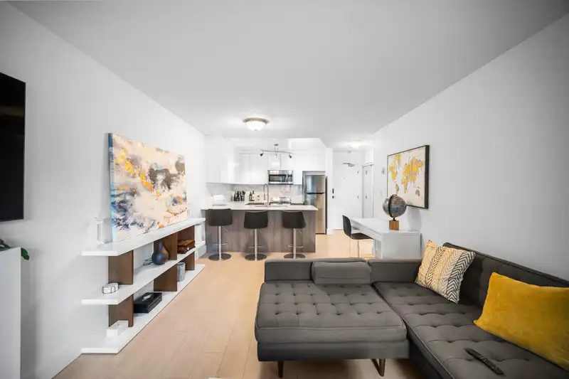 203 1122 KING ALBERT AVENUE - photo 3 of 17