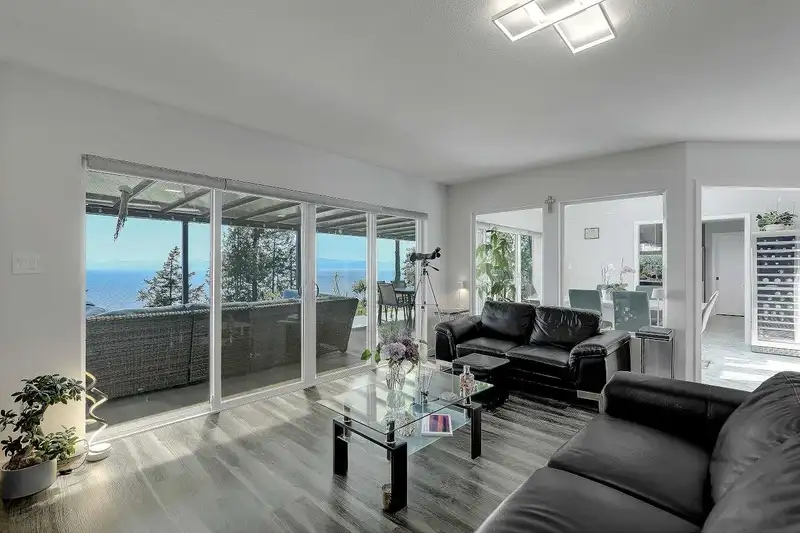 7811 REDROOFFS ROAD - photo 3 of 40