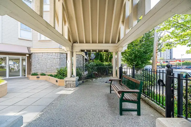 508 215 TWELFTH STREET - photo 3 of 31