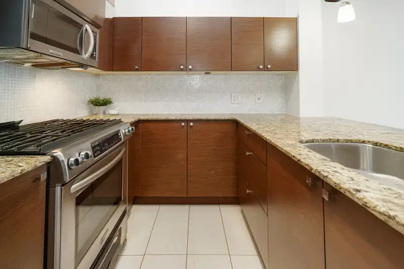 501 400 CAPILANO ROAD - photo 4 of 18