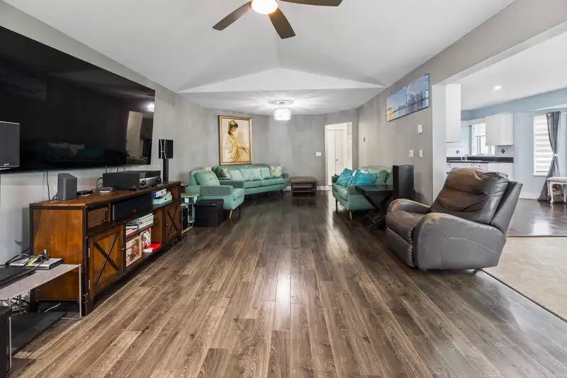 213 7156 121 STREET - photo 3 of 35