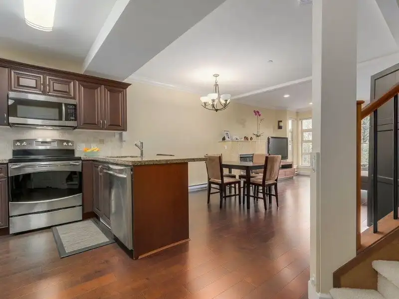 7 215 E 4 STREET - photo 4 of 17