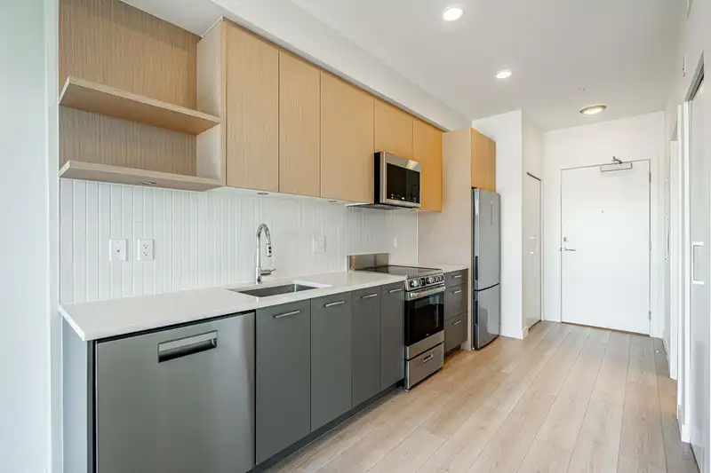 611 10777 138 STREET - photo 2 of 17