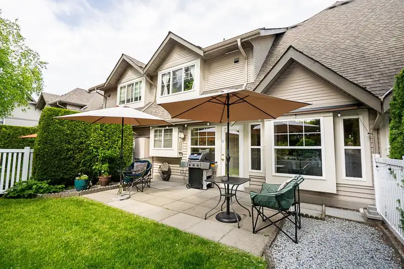 11 23085 118 AVENUE - photo 1 of 40