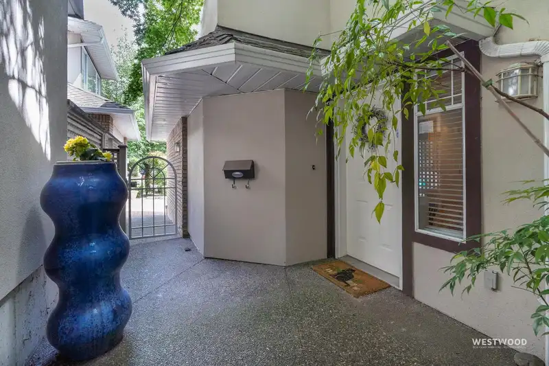 6 58 RICHMOND STREET - photo 3 of 40